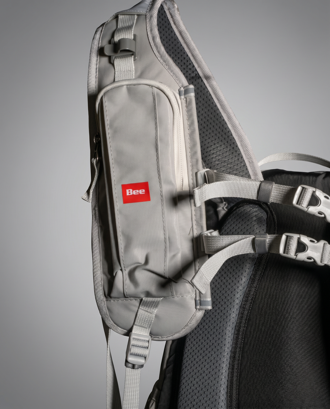 Mochila Bee com porta capacete 18L