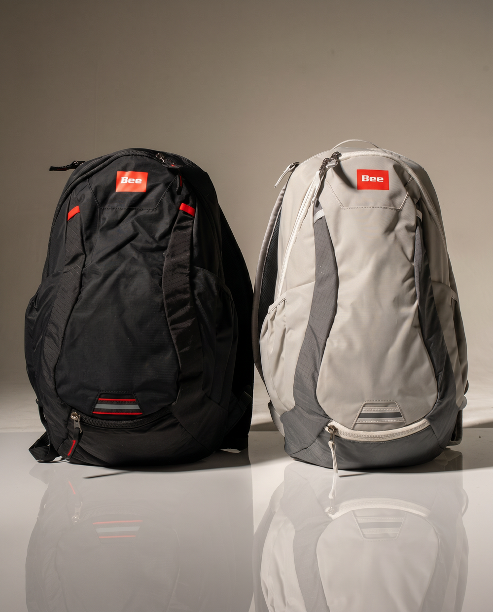 Mochila Bee com porta capacete 18L