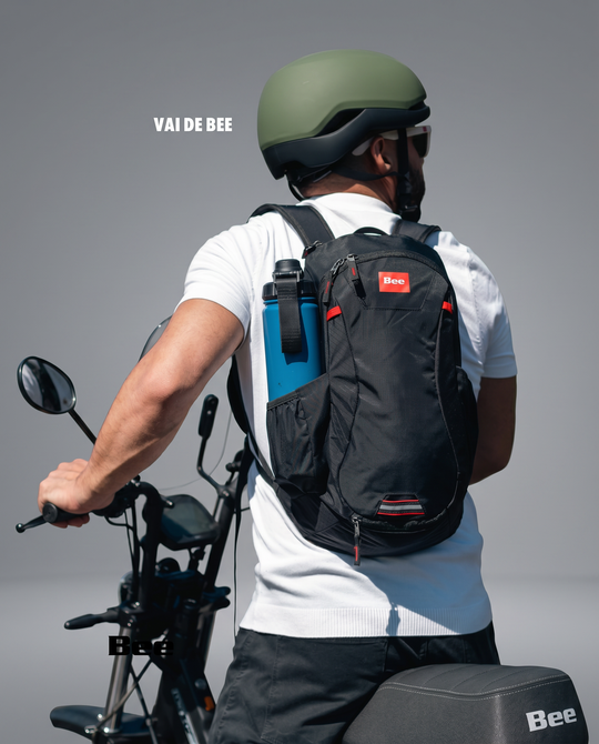 Mochila Bee com porta capacete 18L