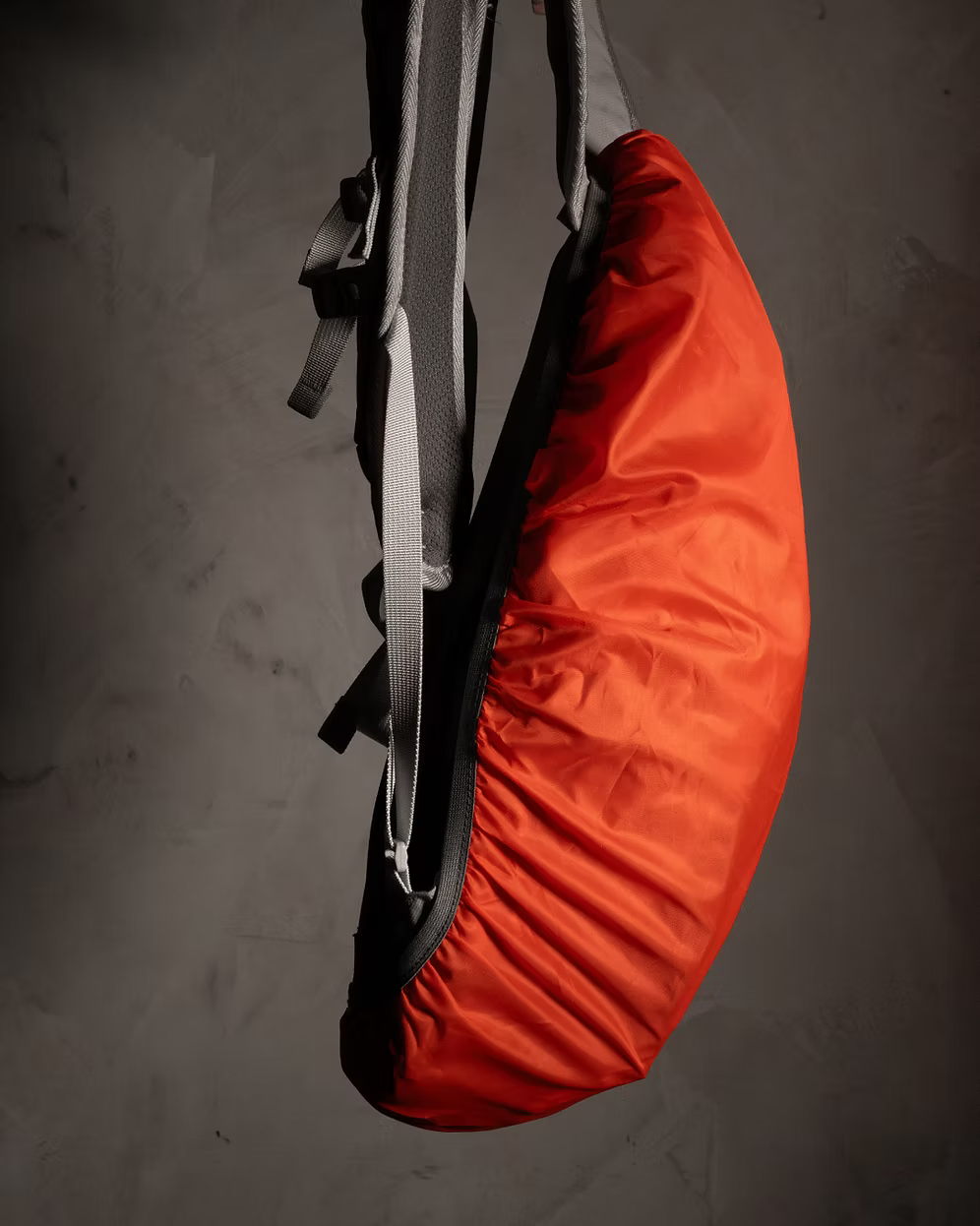 Mochila Bee com porta capacete 18L